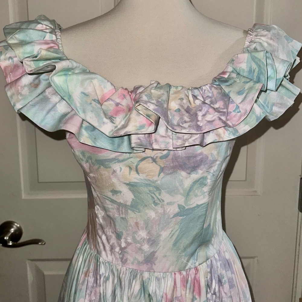 Vintage 1970’s Floral Pastel midi dress